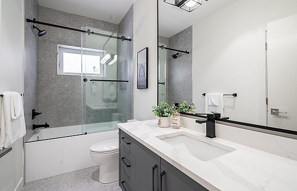 2835 Oliver Crescent Arbutus
