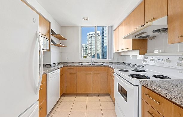 15D 139 Drake Street Yaletown