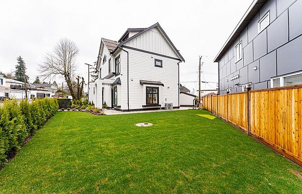1 2837 Oliver Crescent Arbutus