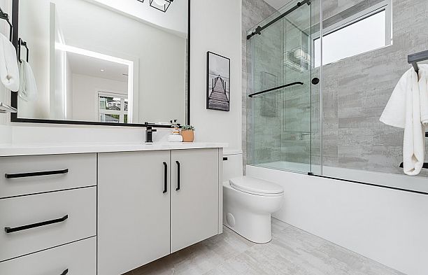 1 2837 Oliver Crescent Arbutus