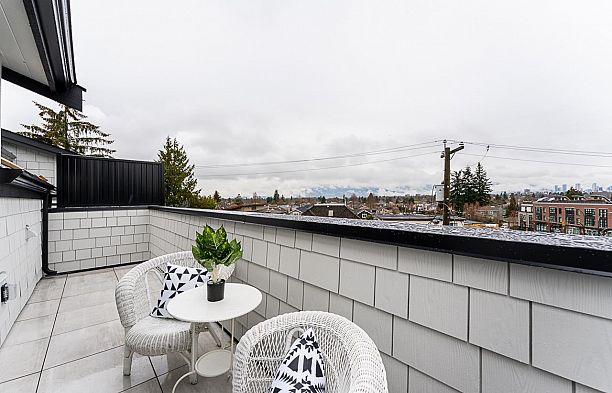 1 2837 Oliver Crescent Arbutus