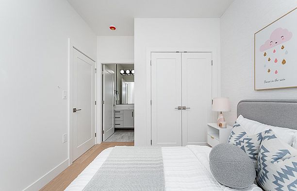 1 2837 Oliver Crescent Arbutus