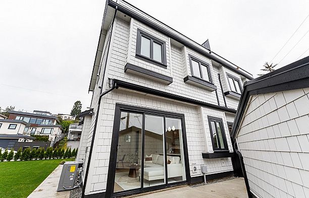 1 2837 Oliver Crescent Arbutus