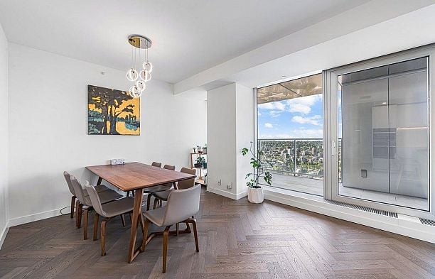 5601 1480 Howe Street Yaletown