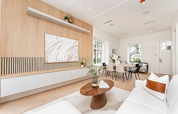 1 2837 Oliver Crescent Arbutus