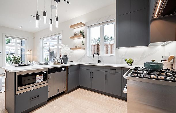 2835 Oliver Crescent Arbutus