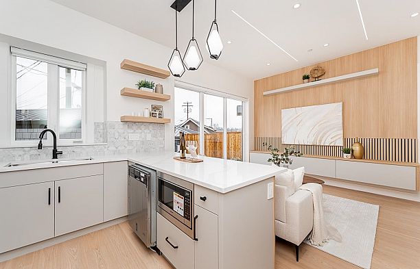 1 2837 Oliver Crescent Arbutus