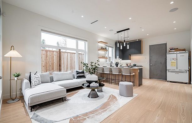 2835 Oliver Crescent Arbutus