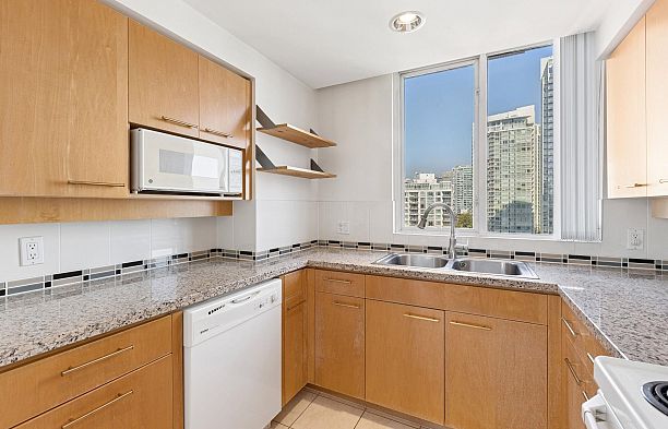 15D 139 Drake Street Yaletown