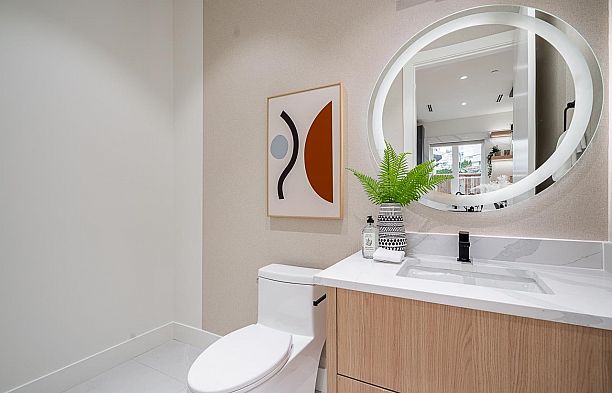 2835 Oliver Crescent Arbutus
