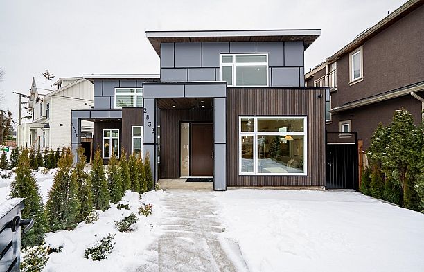 2833 Oliver Crescent Arbutus