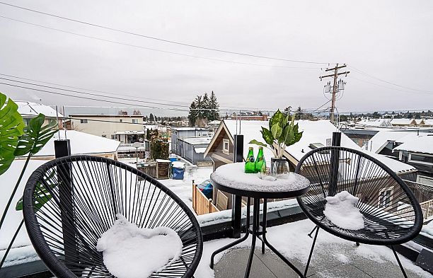2833 Oliver Crescent Arbutus