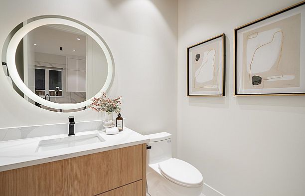 2833 Oliver Crescent Arbutus