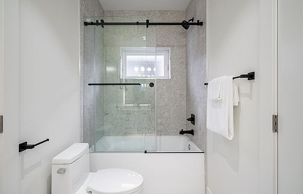 2833 Oliver Crescent Arbutus
