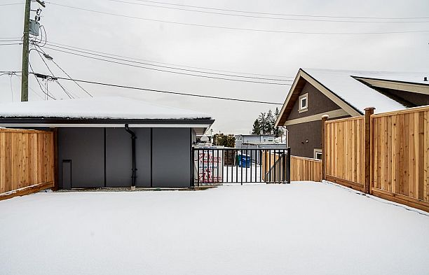 2833 Oliver Crescent Arbutus