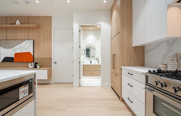 2833 Oliver Crescent Arbutus