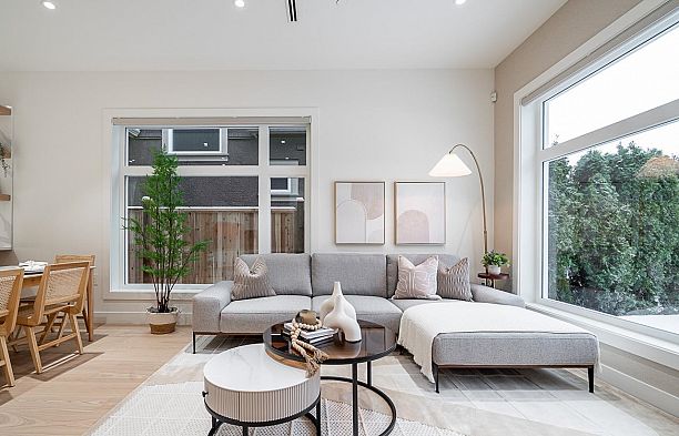 2833 Oliver Crescent Arbutus