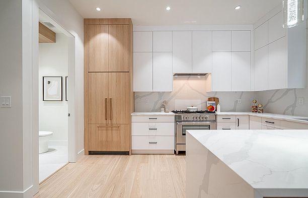 2833 Oliver Crescent Arbutus