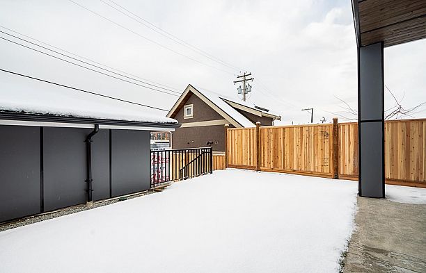 2833 Oliver Crescent Arbutus
