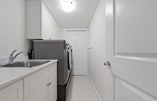 1739 W 52nd Avenue South Granville