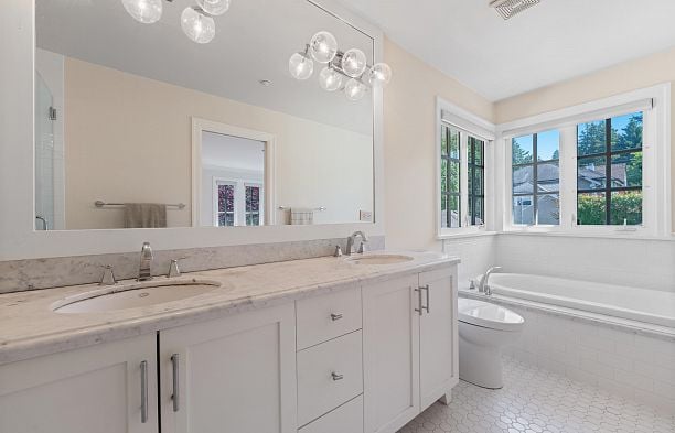 1739 W 52nd Avenue South Granville