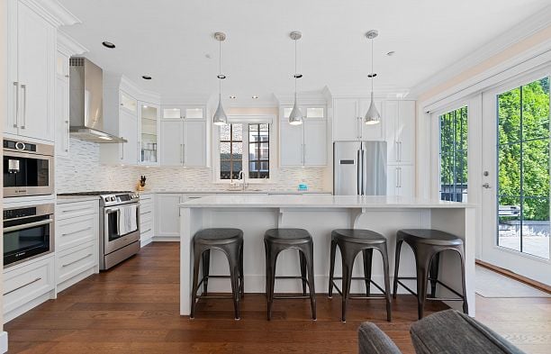 1739 W 52nd Avenue South Granville