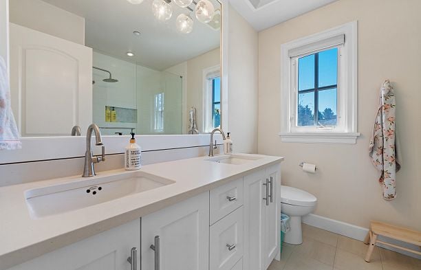 1739 W 52nd Avenue South Granville