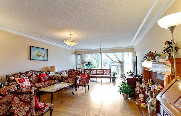 768 W 53rd Avenue South Cambie