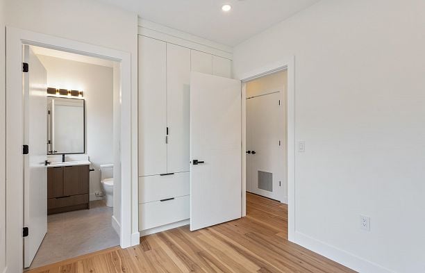 2837 W 31st Avenue MacKenzie Heights