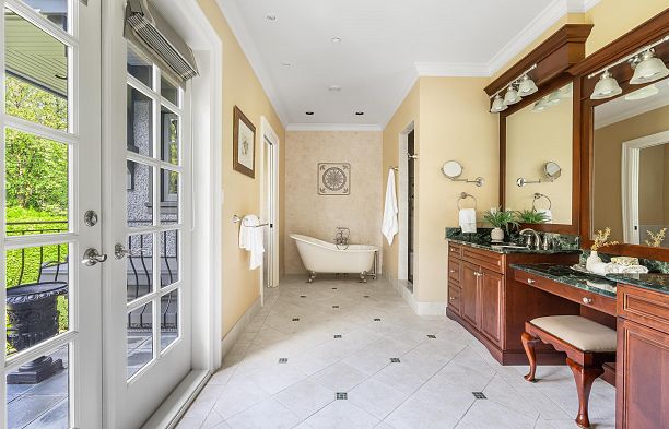 3937 Osler Street Shaughnessy
