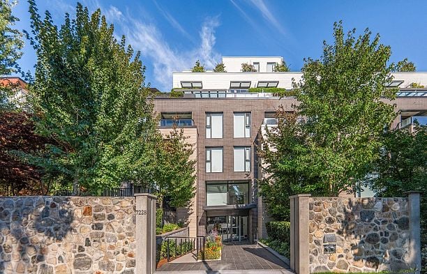 901 7228 Adera Street South Granville