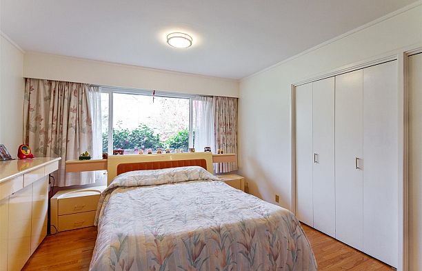 768 W 53rd Avenue South Cambie