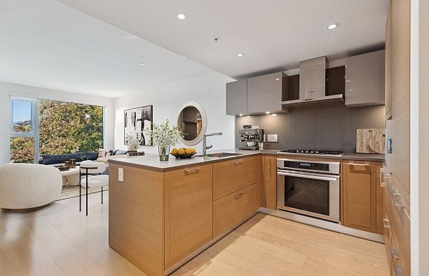 901 7228 Adera Street South Granville