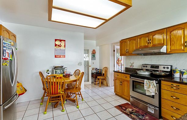 768 W 53rd Avenue South Cambie