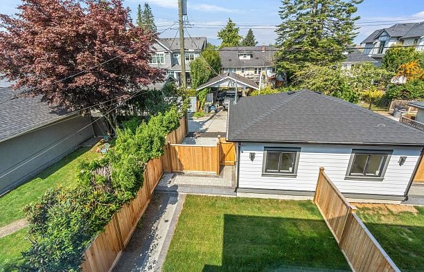 2837 W 31st Avenue MacKenzie Heights