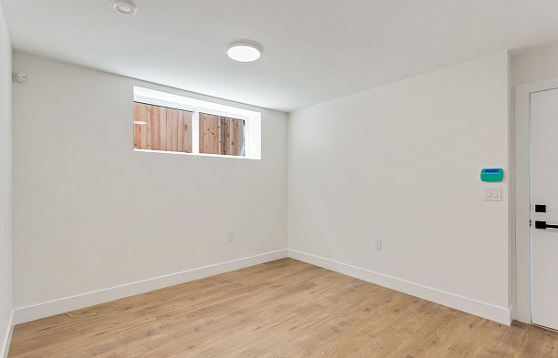 2837 W 31st Avenue MacKenzie Heights