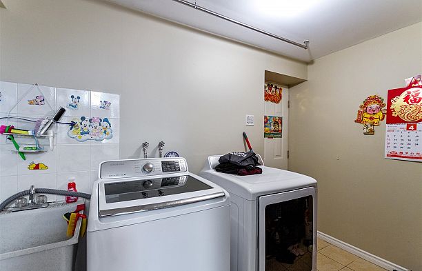 768 W 53rd Avenue South Cambie