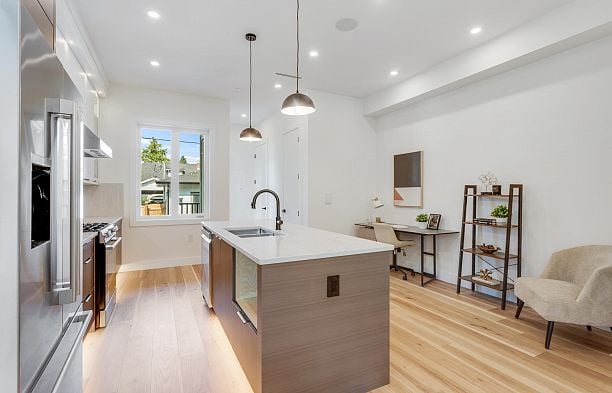 2837 W 31st Avenue MacKenzie Heights