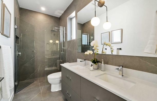 1 2750 W 19th Avenue Arbutus
