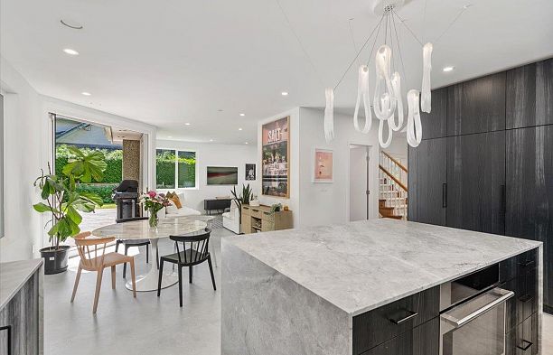 1910 Quilchena Crescent Quilchena