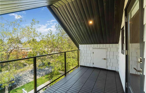 1 2750 W 19th Avenue Arbutus