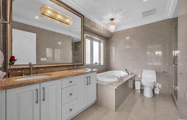 1019 W 47th Avenue South Granville