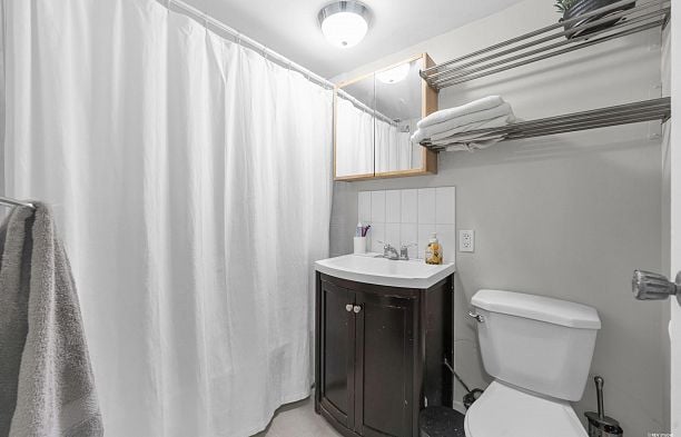 3178 W 16th Avenue Arbutus