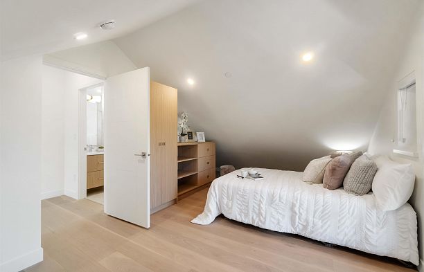 1 2750 W 19th Avenue Arbutus