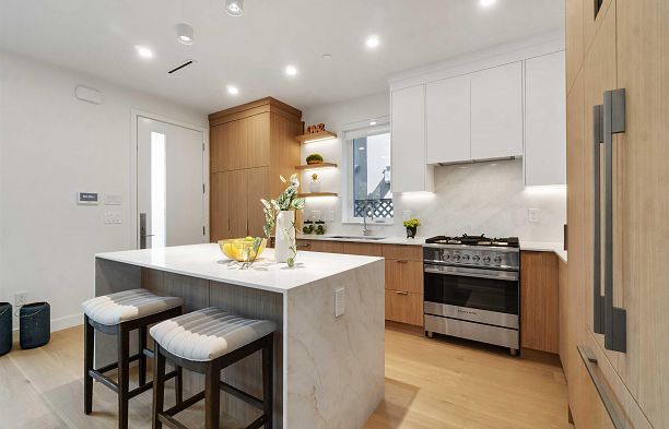 1 2750 W 19th Avenue Arbutus