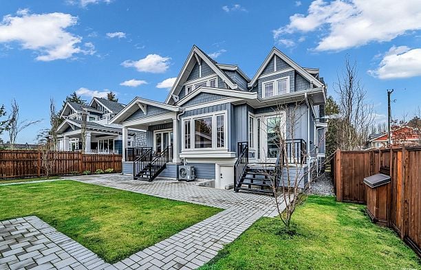 3852 W 50th Avenue Southlands