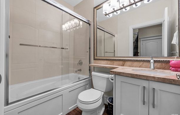 1019 W 47th Avenue South Granville