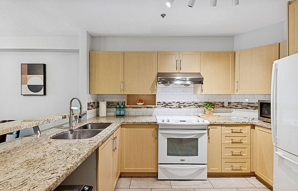 305 980 W 21 Avenue Cambie