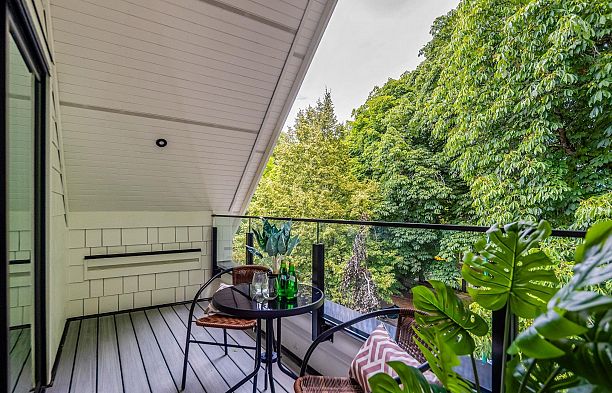 1 250 E 39th Avenue Main