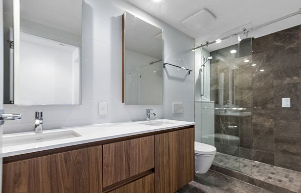 301 389 W 59th Avenue South Cambie